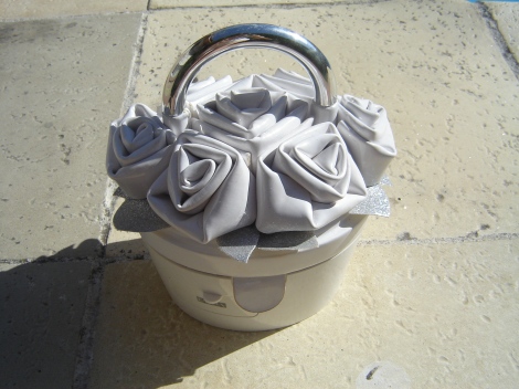PUPA Vanity White Roses -packaging 1-